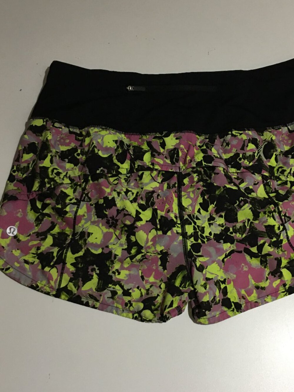 Lululemon Speed Up High-Rise Lined Short 2.5" Womens Size 10 Floral W7BCUS